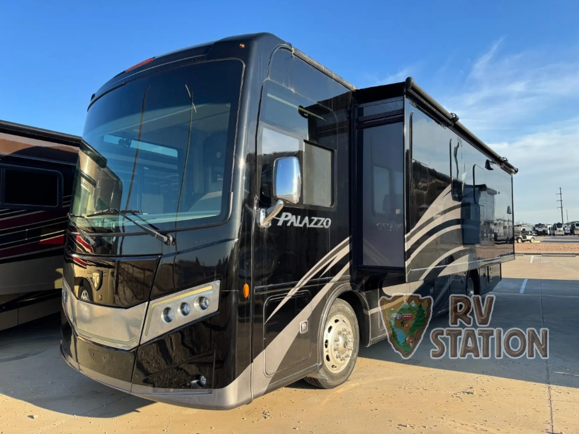 2022 Thor Motor Coach Palazzo 33.6 - Photo 3