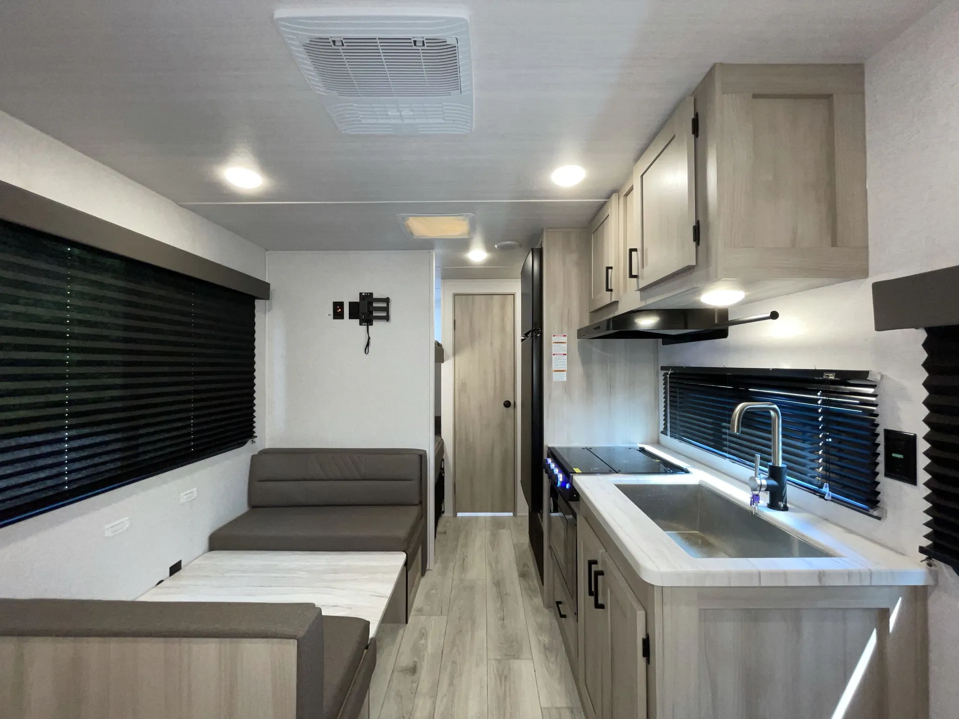 2025 East to West Silver Lake 2400BH — living area main