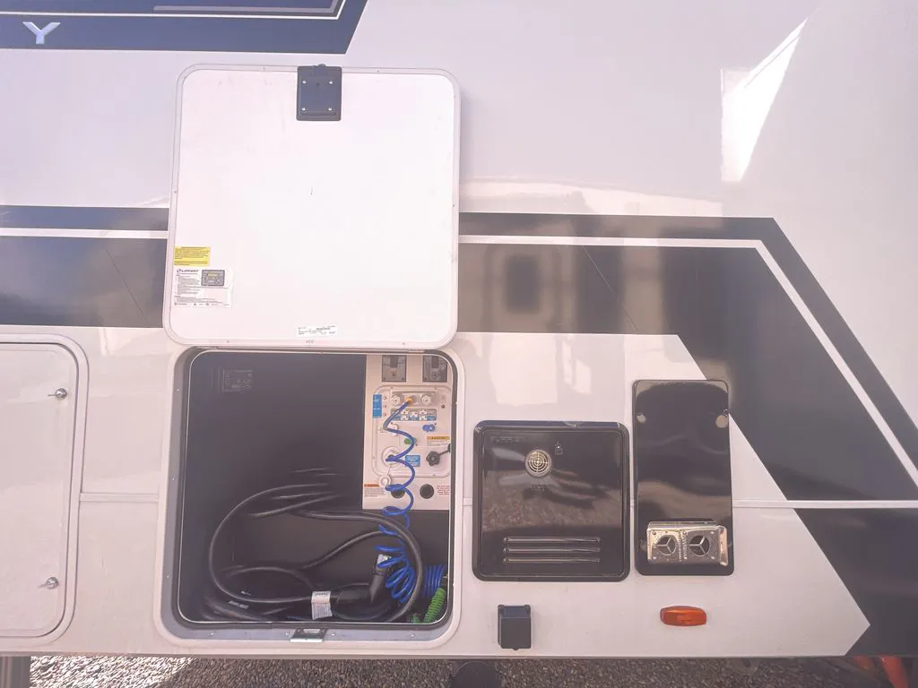 2025 Brinkley Model Z 2670, Photos photo 5