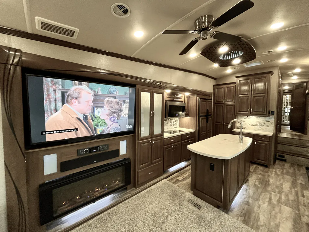 2017 Forest River Cedar Creek Champagne Edition 38EL, Photos photo 5