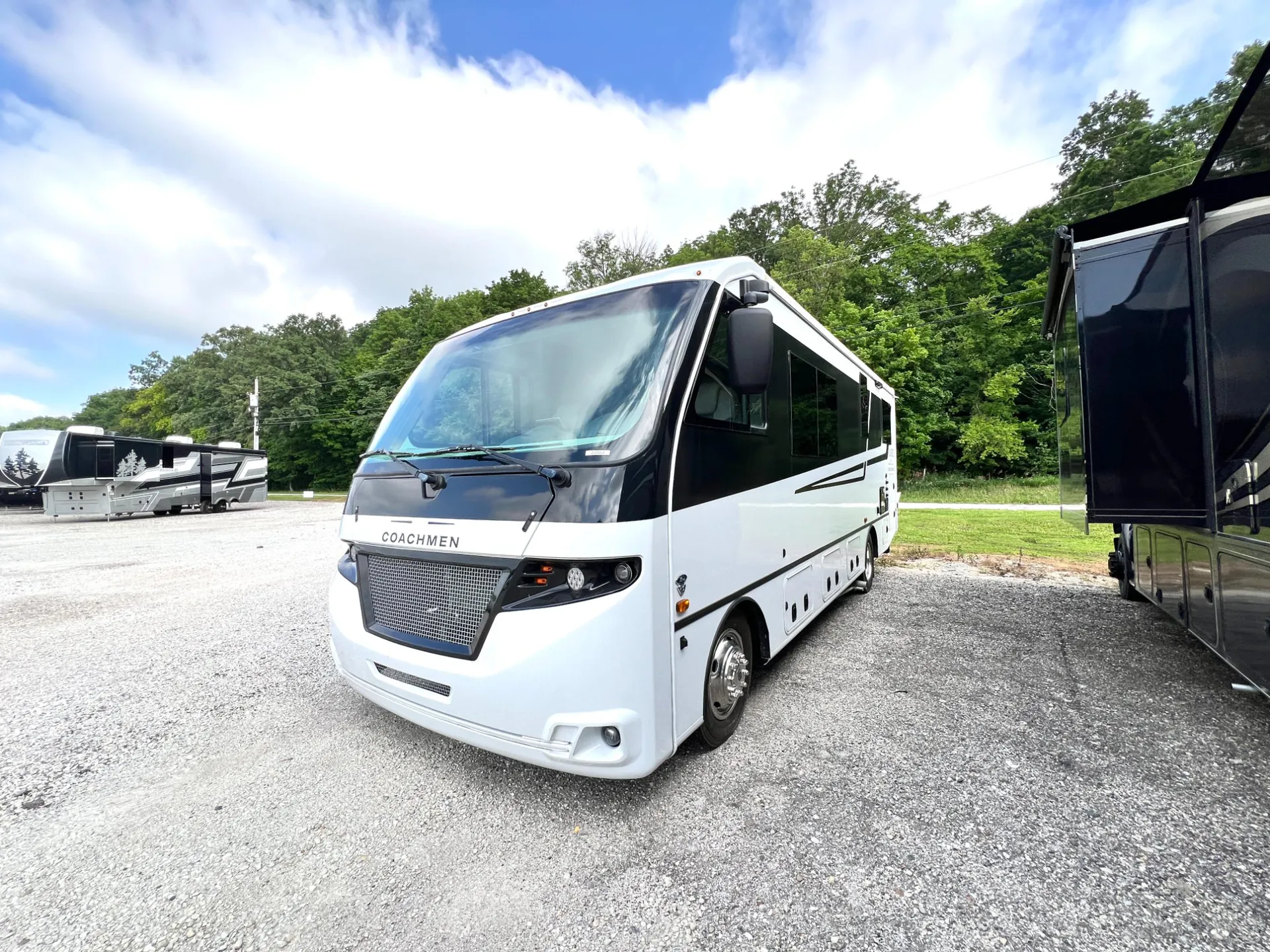 2025 Coachmen Euro 25LE - Photo 4