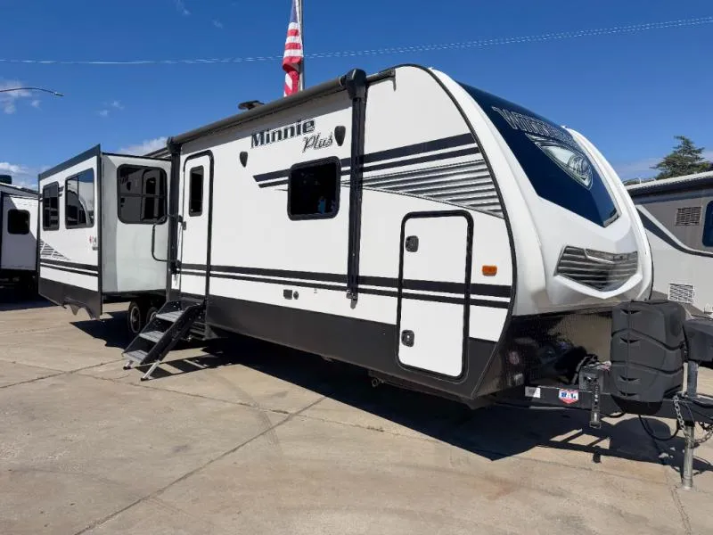 2019 Winnebago MINNIE PLUS 30RLSS - Main photo