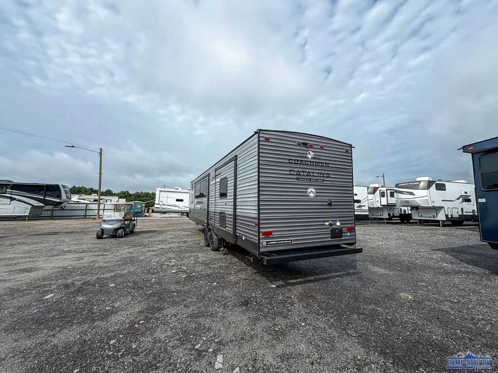 2027 Coachmen Catalina Legacy Edition 333DBDSCK, Photos photo 3