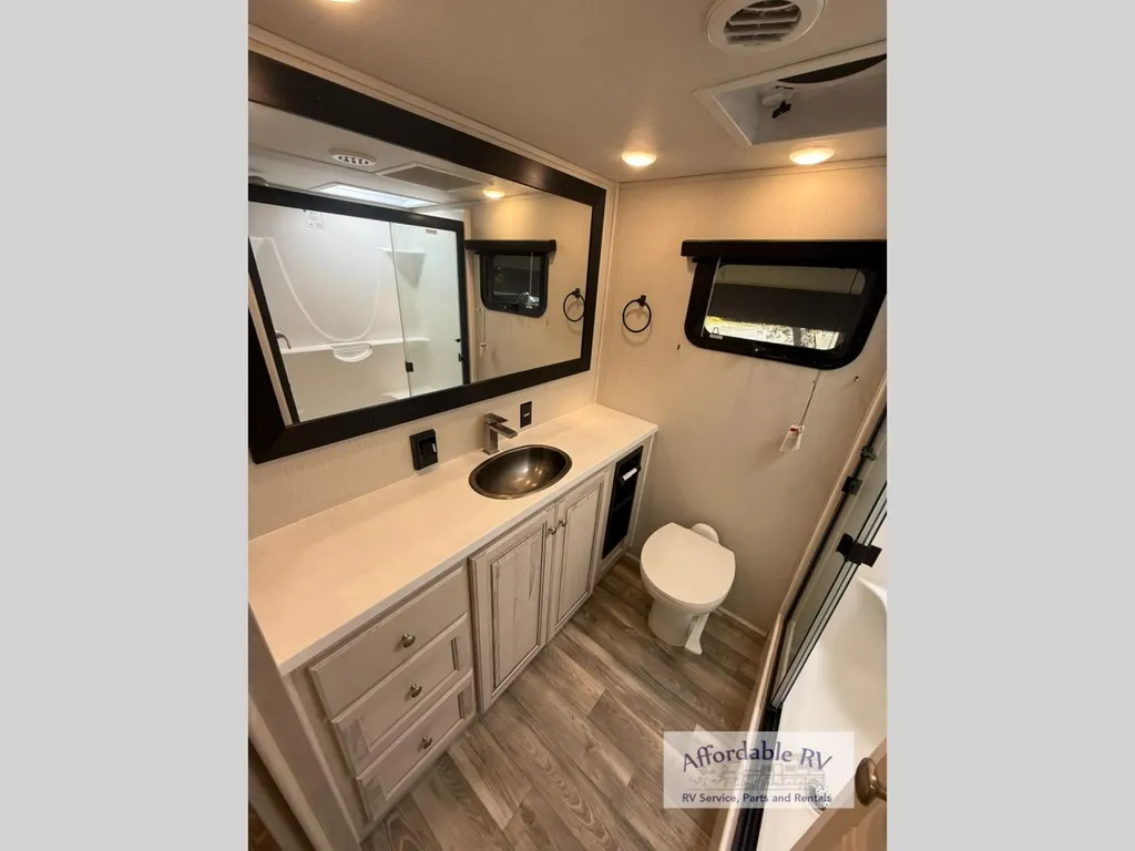2022 Forest River Cardinal Luxury 380RLX, Photos photo 24
