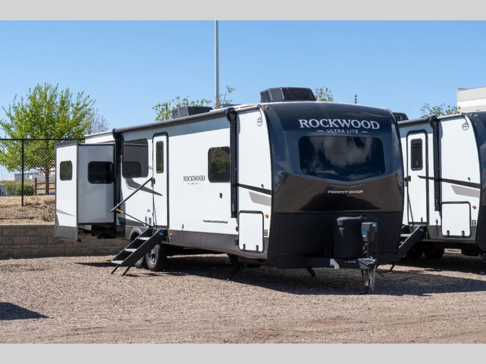 2026 Forest River Rockwood Ultra Lite 2908SRL - Photo 2