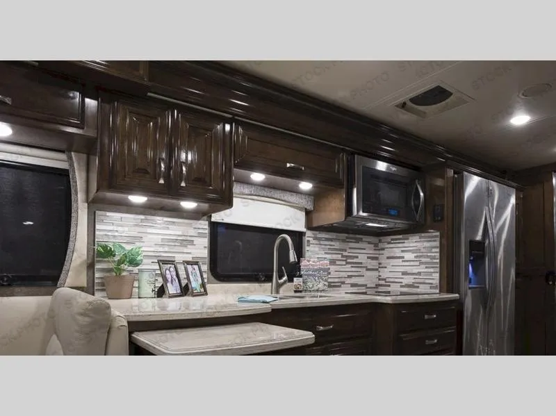 2018 Thor Motor Coach Quantum RC25 - Photo 2