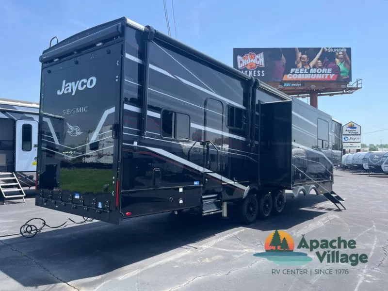 2026 Jayco Seismic 399 - Photo 4