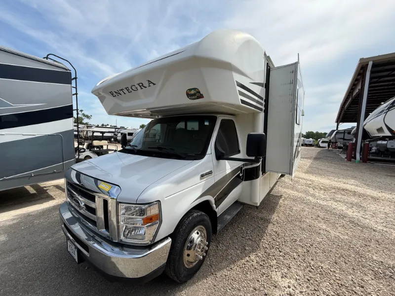 2017 Entegra Coach Odyssey 31L - Photo 4