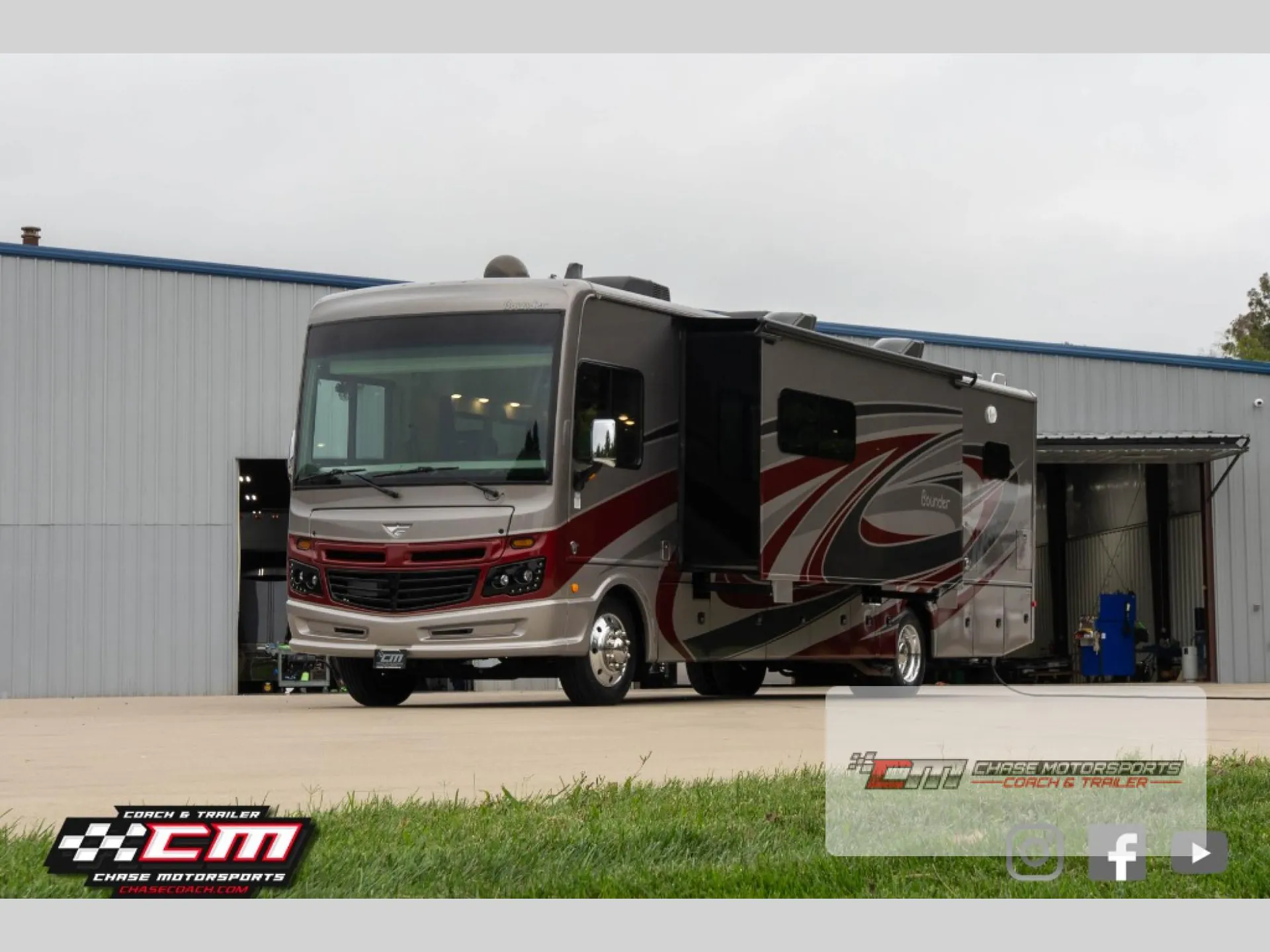 2023 Fleetwood Bounder 35GL - Photo 3