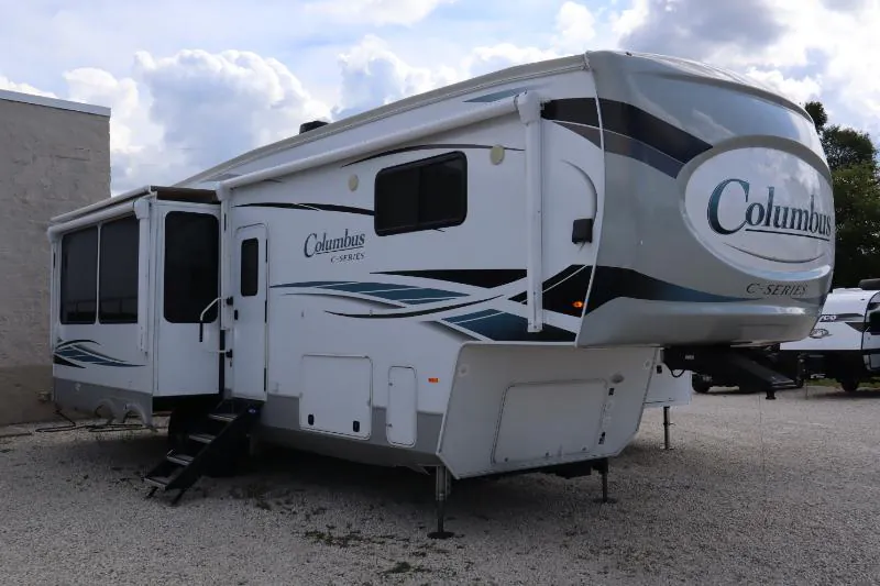 2022 Palomino Columbus 299RL dealer photo 1 from Kunes RV