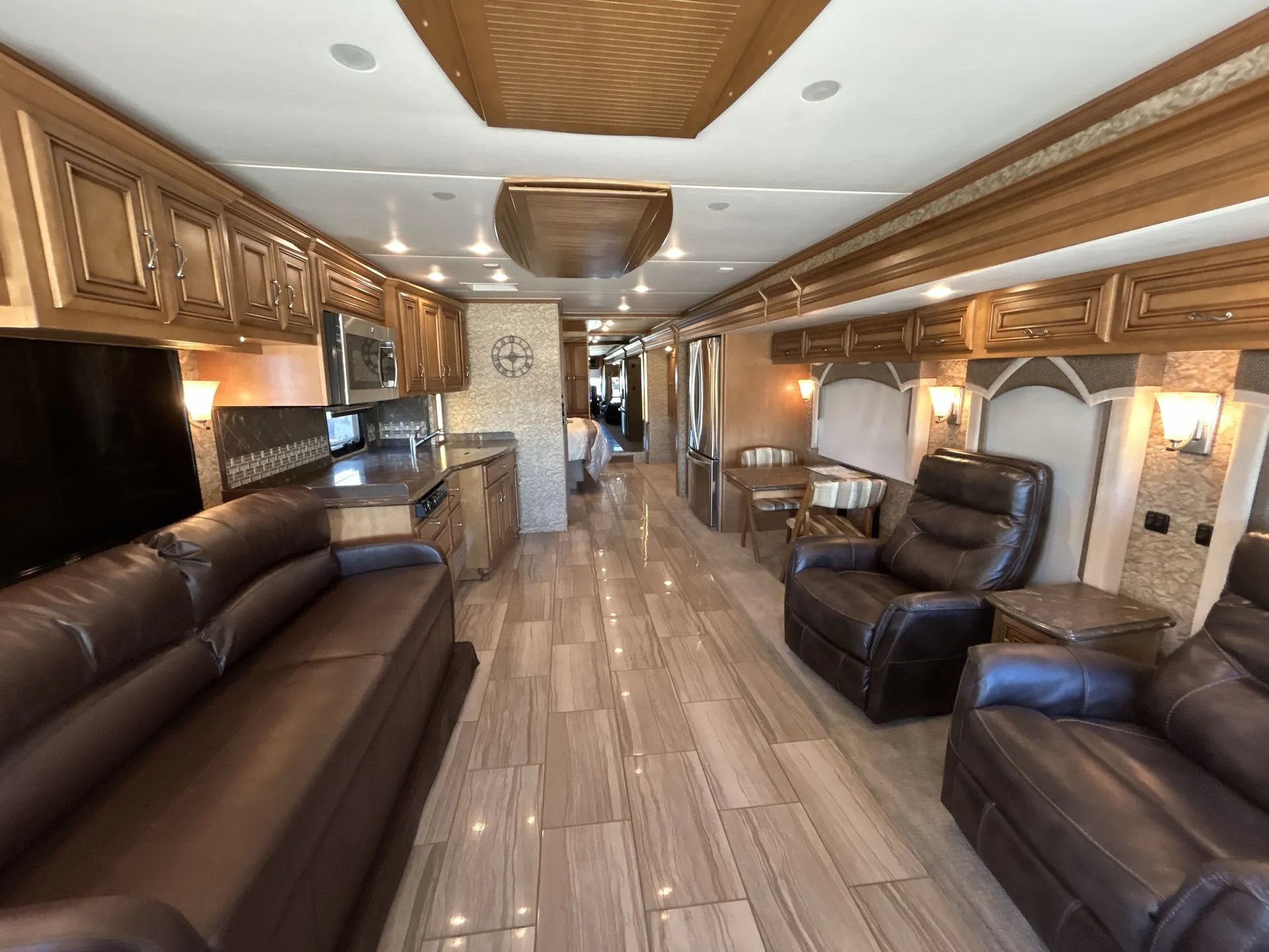 2014 Newmar Ventana 4369 — living area main