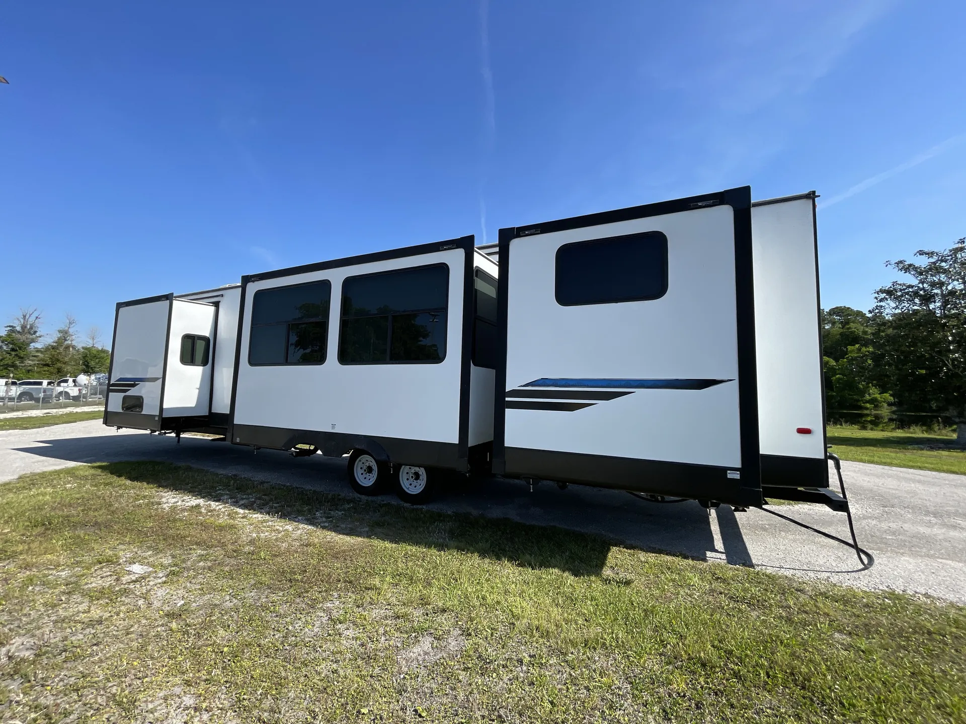 2023 Forest River Salem Villa 42QBQ — off campside