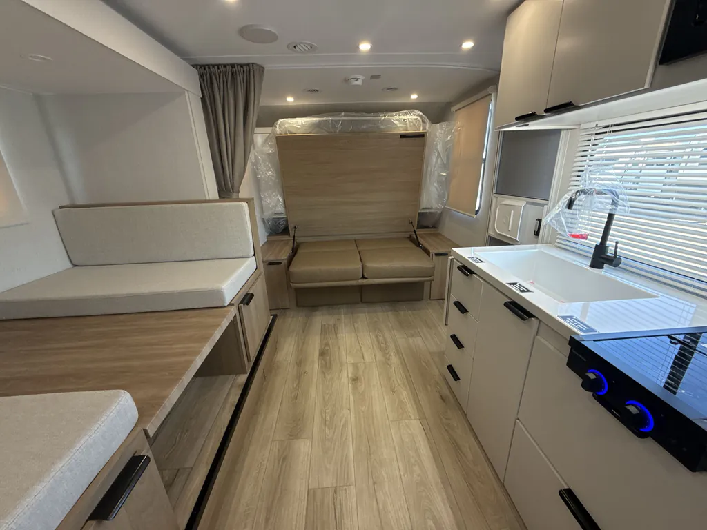 2027 Winnebago Micro Minnie 2108DS, Photos photo 3
