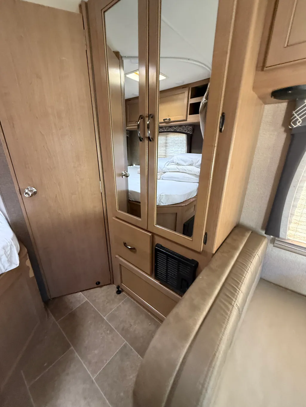 2019 Thor Motor Coach Chateau 22E, Photos photo 11