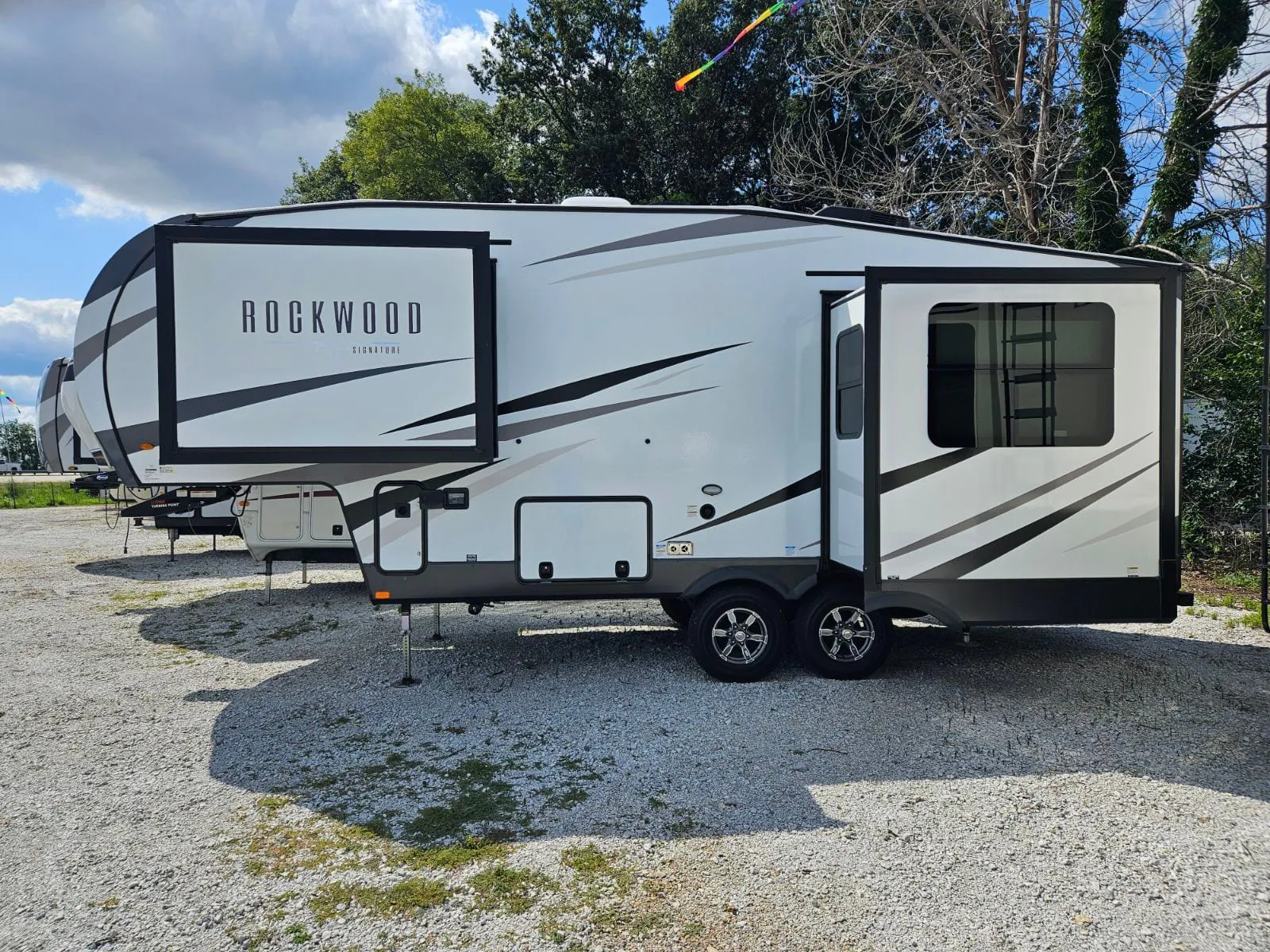 2023 Forest River Rockwood Signature 2442BS - Photo 4