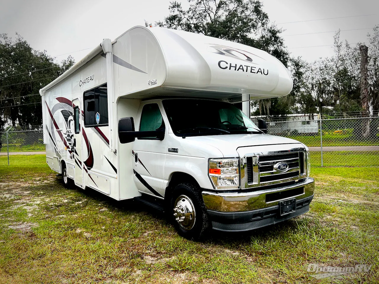 2022 Thor Motor Coach Chateau 27R - Photo 2