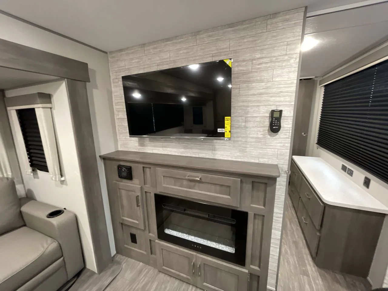 2026 Forest River Aurora 34BHTS — Photo 6