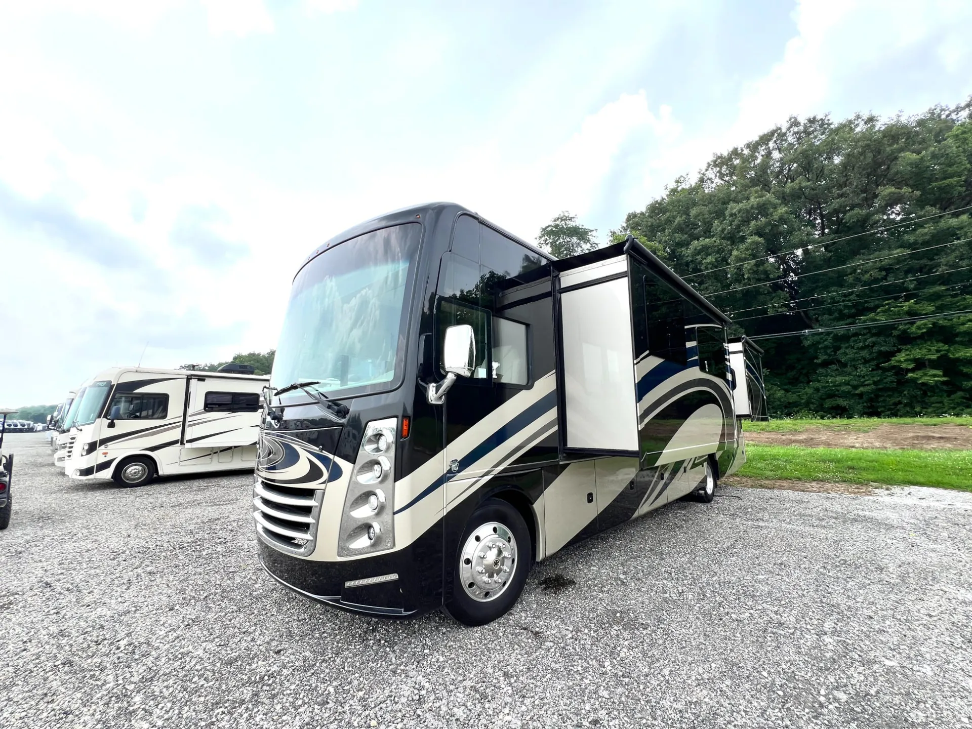2019 Thor Motor Coach Challenger 37FH - Photo 4