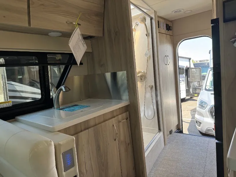 2025 Chinook RV Summit SS, Photos photo 8