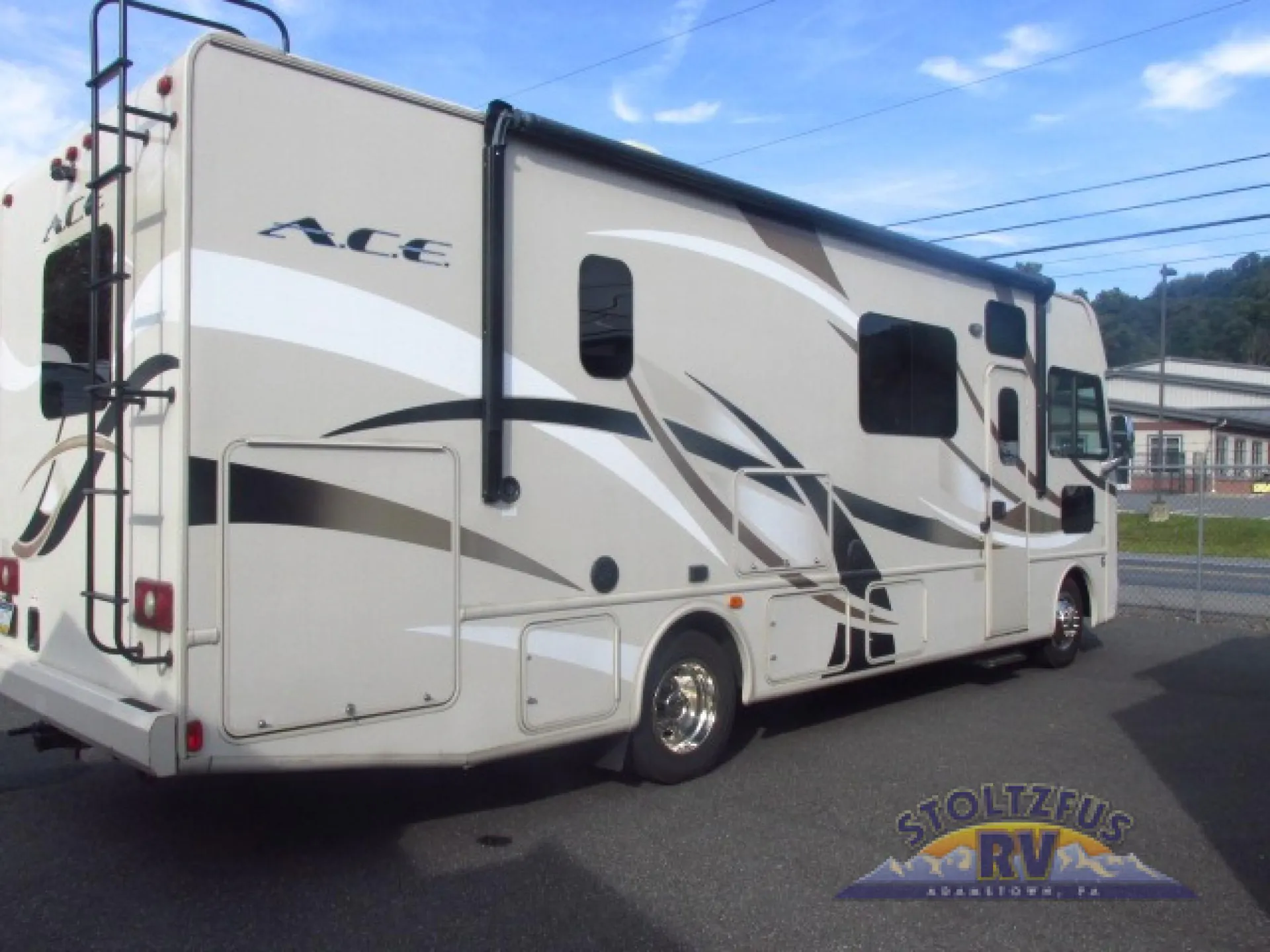 2016 Thor Motor Coach A.C.E. 29.3 - Photo 2