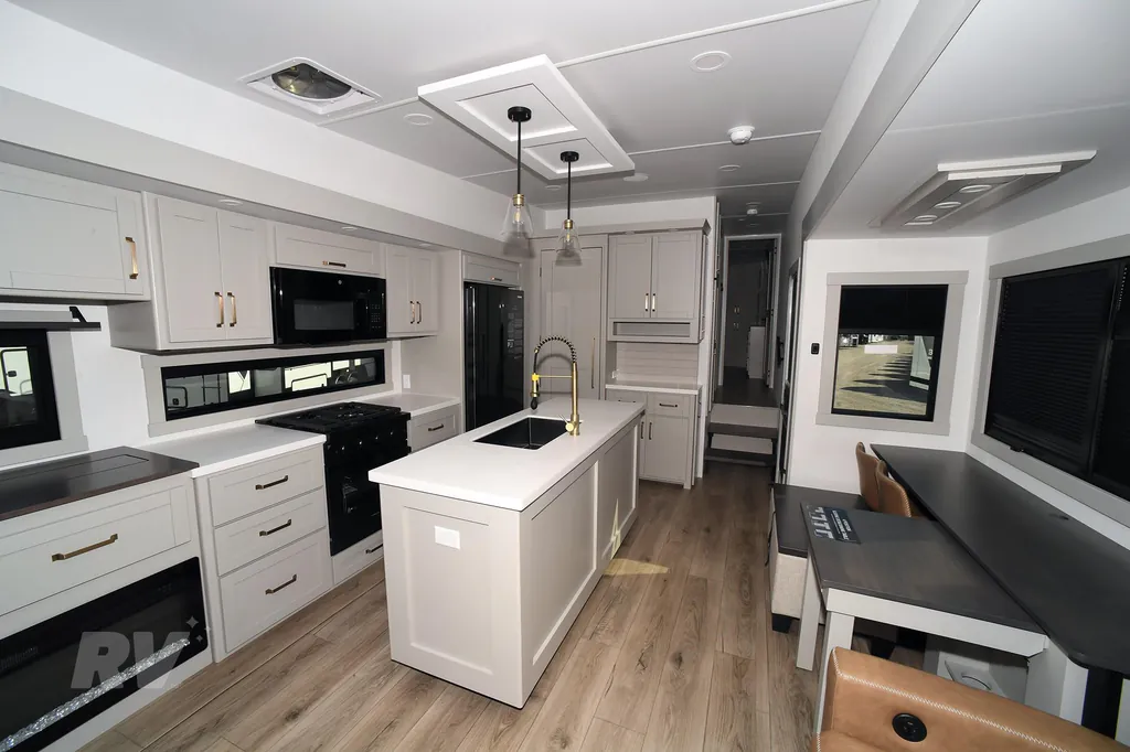 2026 Brinkley Model Z 3600, Photos photo 17