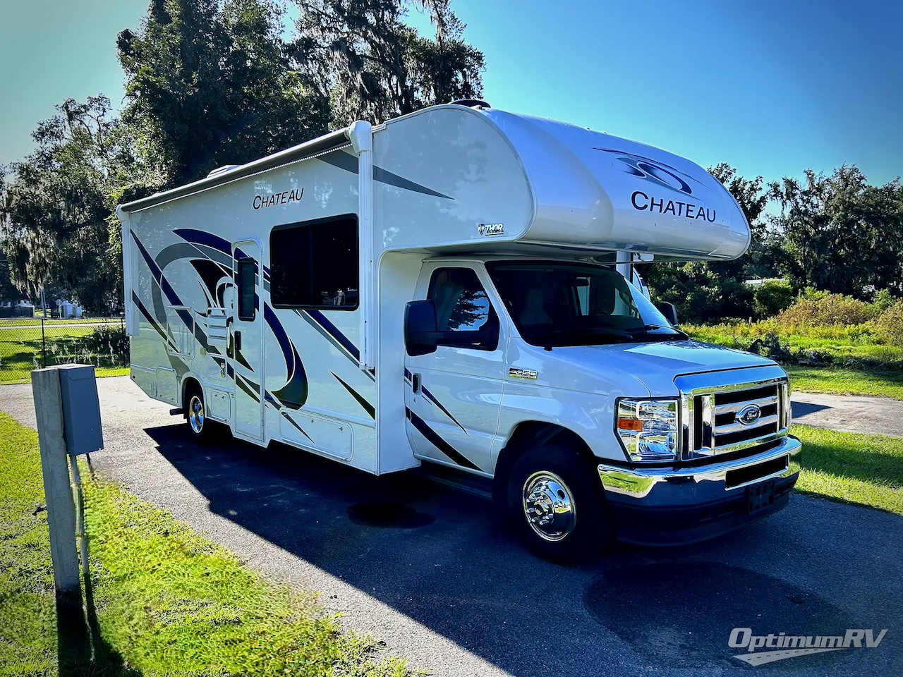 2022 Thor Motor Coach Chateau 27R - Photo 2