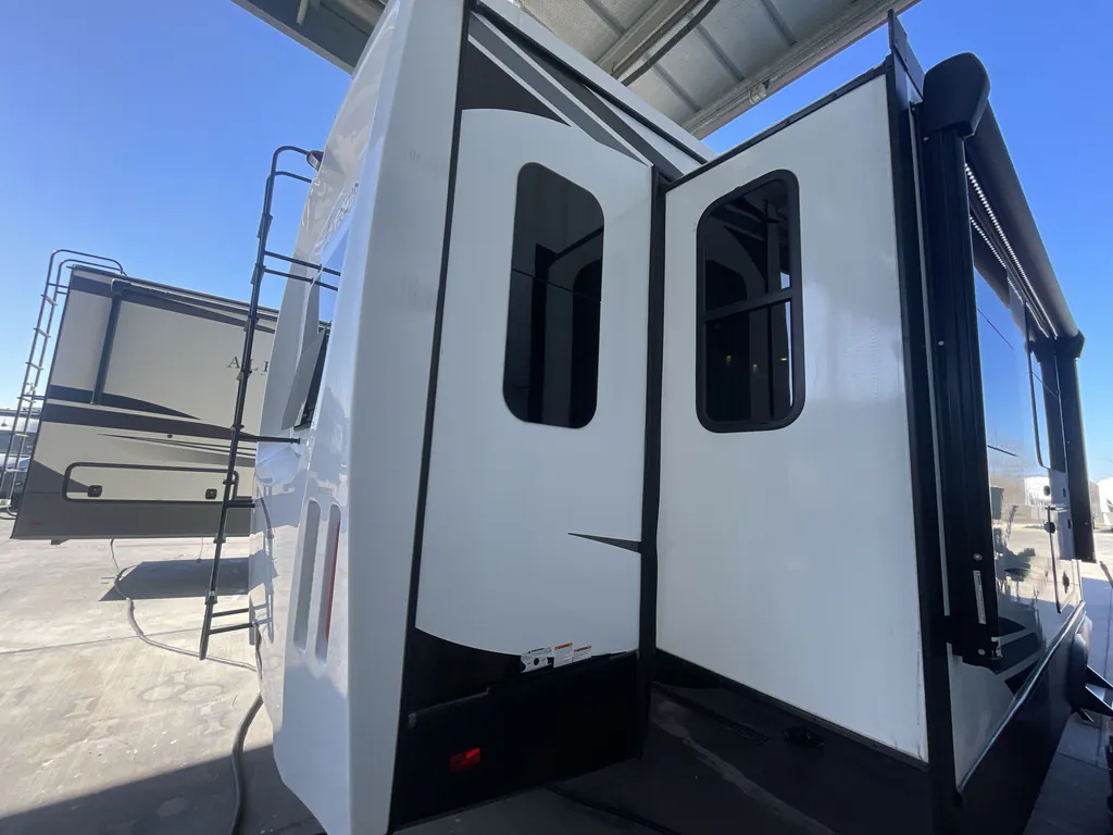2022 Forest River Cardinal Luxury 380RLX, Photos photo 46