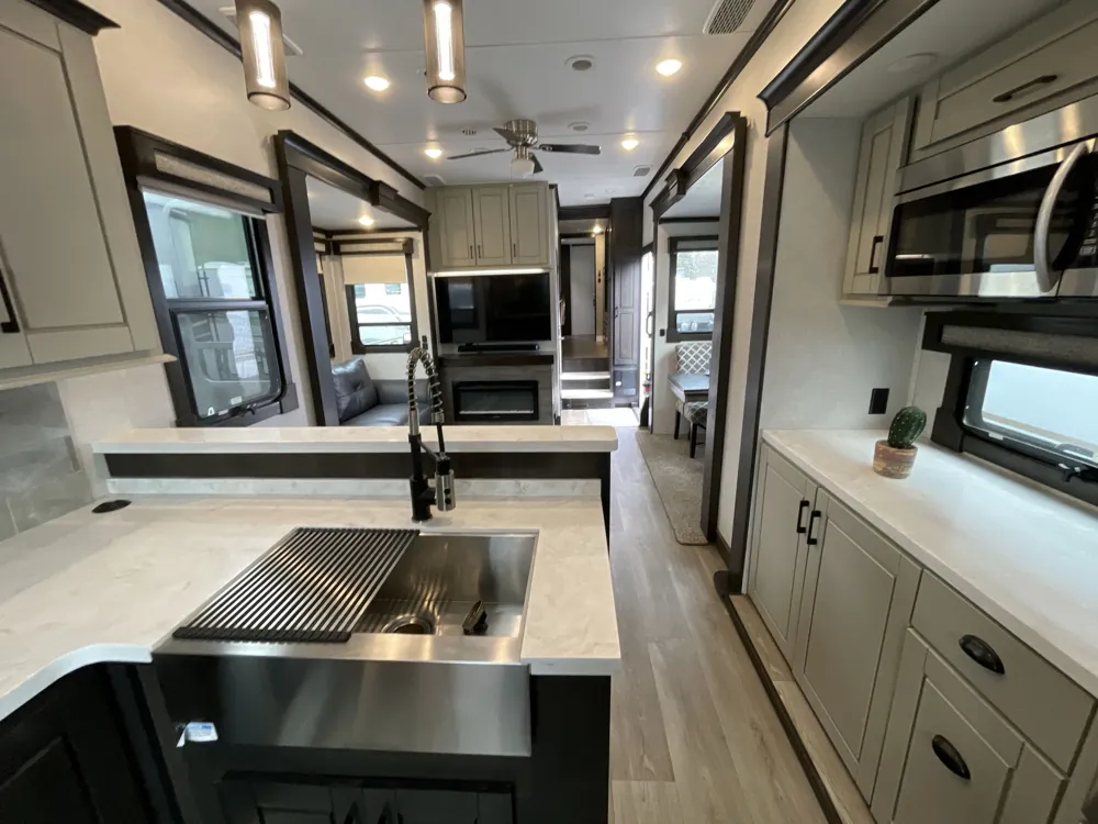 2021 CrossRoads Redwood RW4001LK — living area main