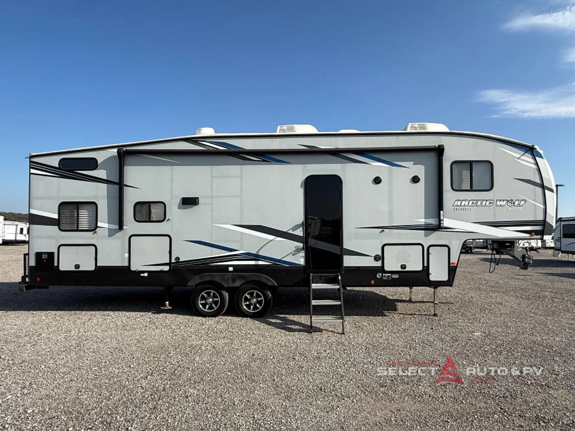 2022 Forest River Cherokee Arctic Wolf 287BH - Photo 2