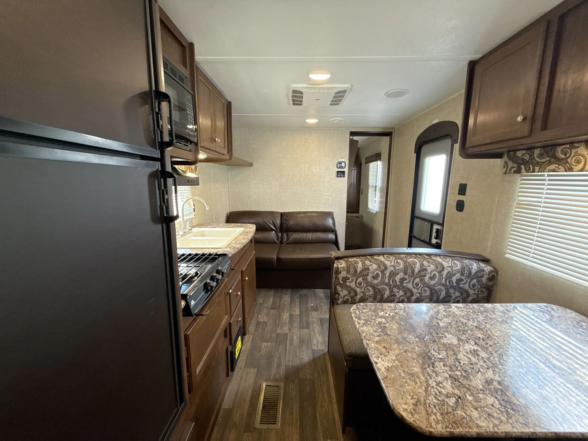 2017 Keystone Hideout 262LHS — living area main