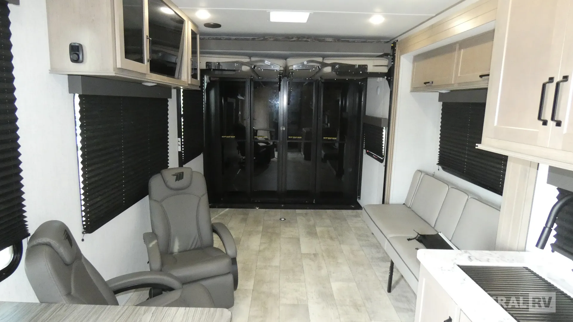2024 Grand Design Momentum G-Class 30G - Photo 3