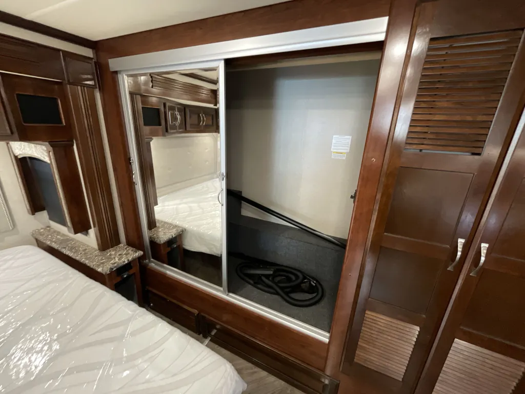2018 fleetwood Pace Arrow Lxe 38F, Photos photo 36