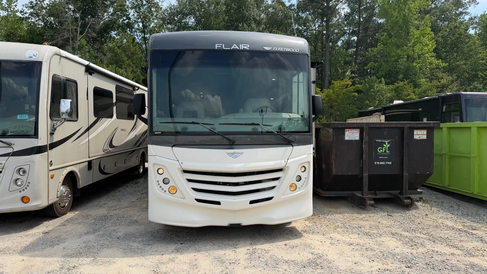 2022 Fleetwood Flair 35R - Photo 2