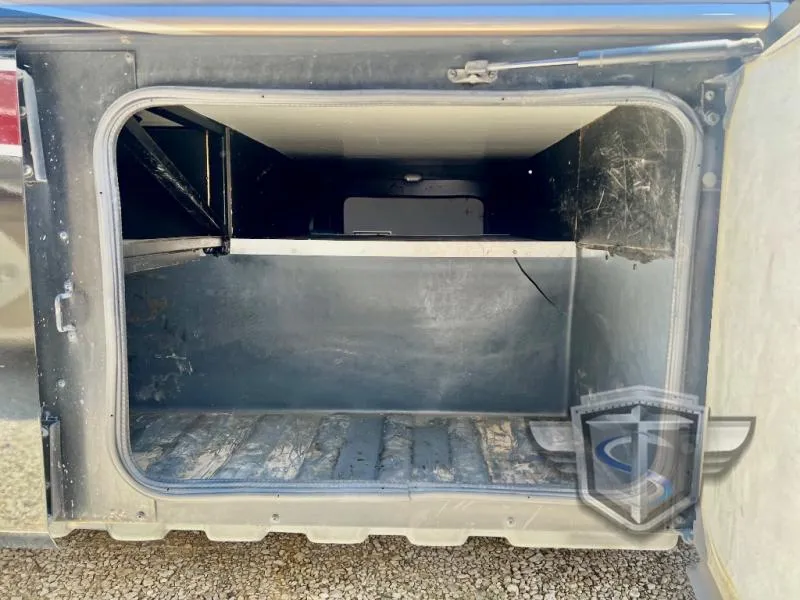2014 Fleetwood Bounder 36E - Photo 2