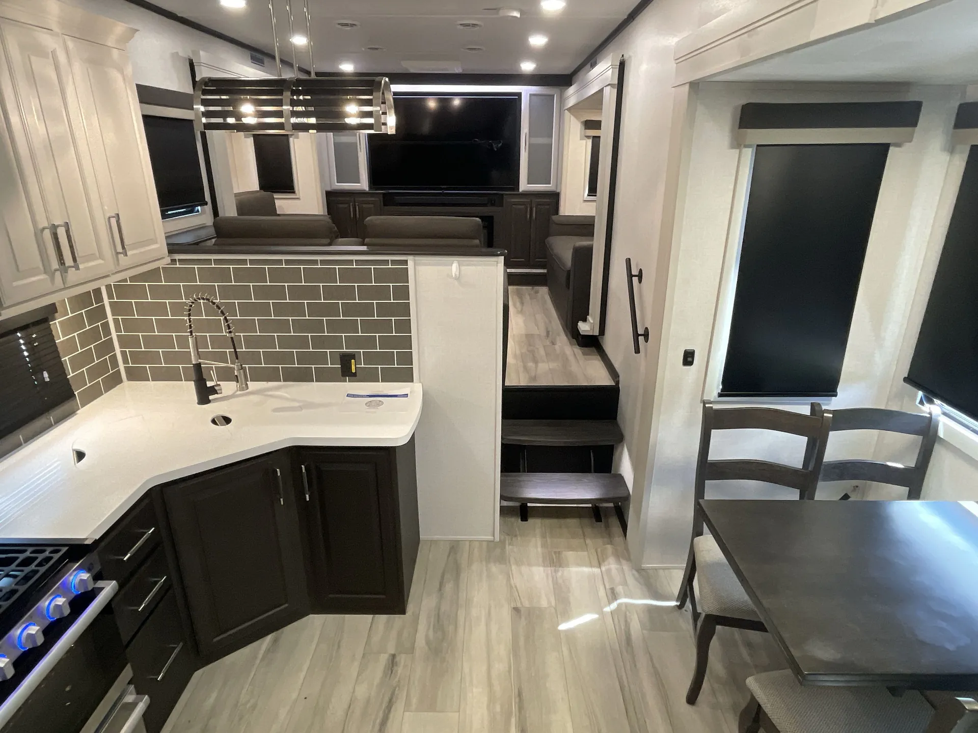 2025 Keystone Avalanche 346FL — living area main