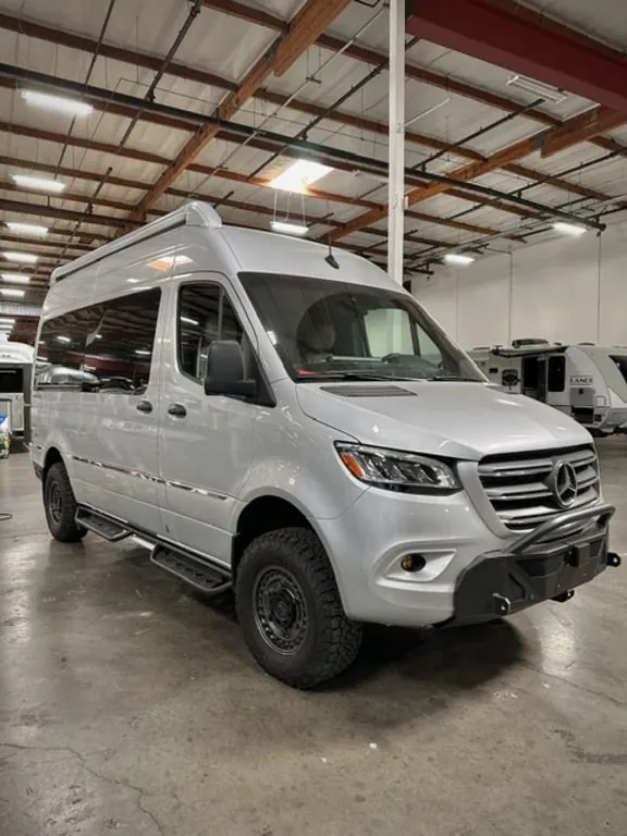 2023 Airstream Interstate 19 19 4X4 - Photo 2