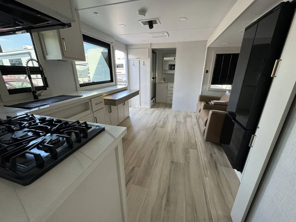 2025 Brinkley MODEL I 265, Photos photo 24