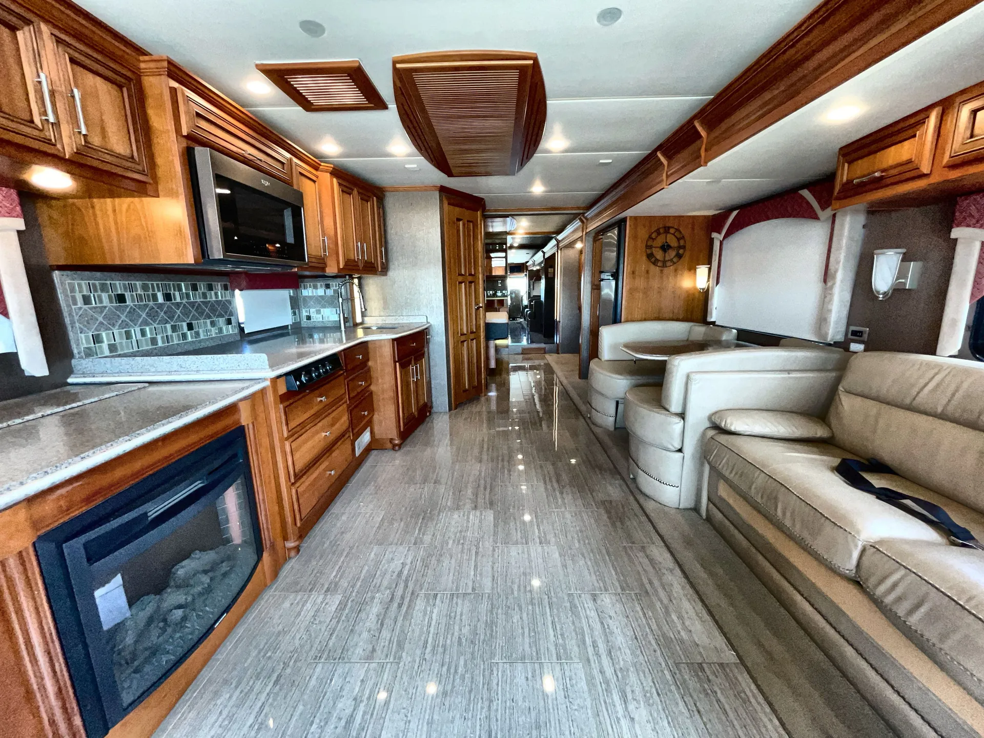 2016 Newmar Ventana 3709 - Photo 3
