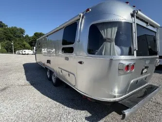 2026 Airstream Classic 28RB - Photo 4