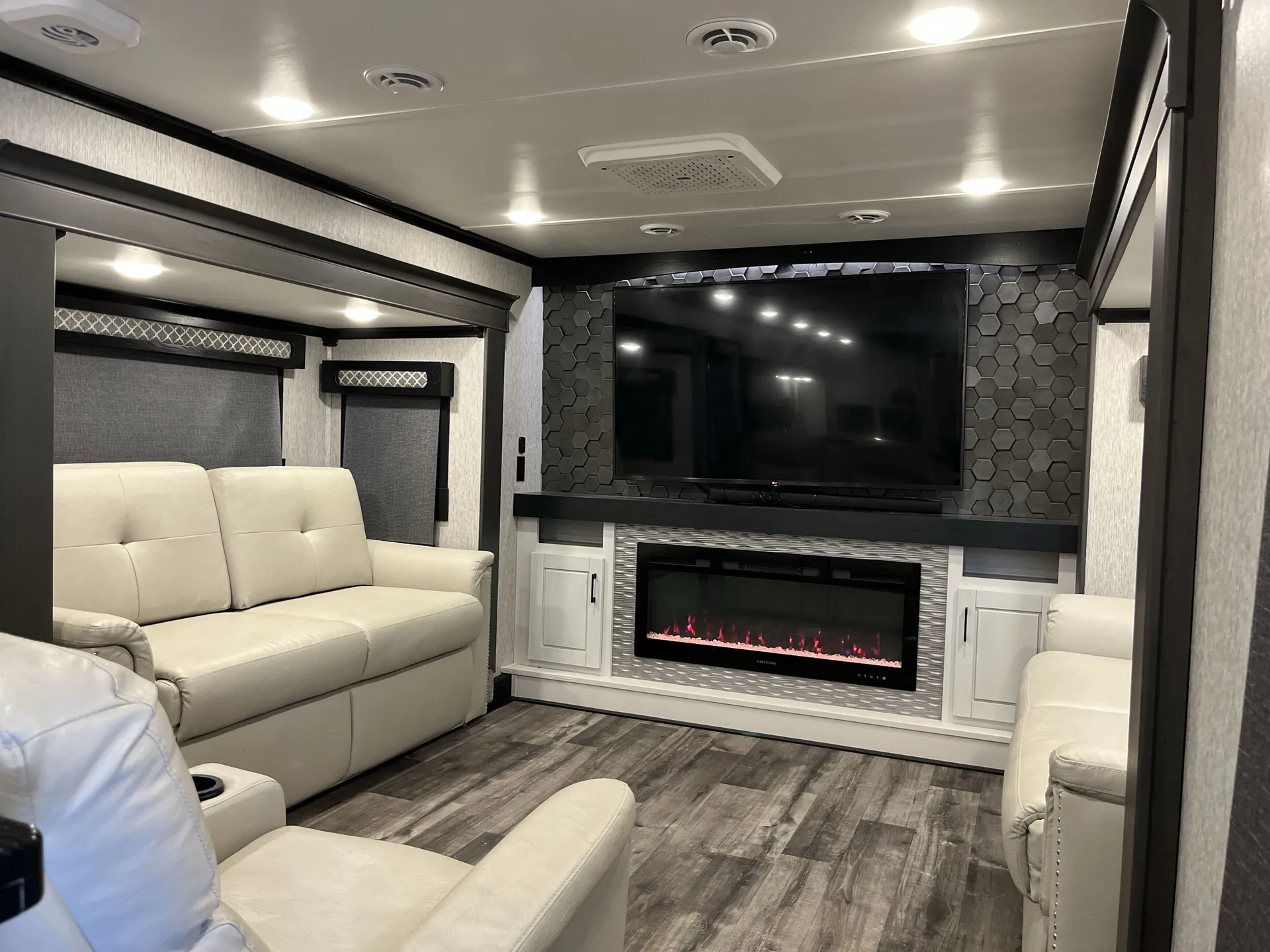 2023 CrossRoads Redwood RW4200FL