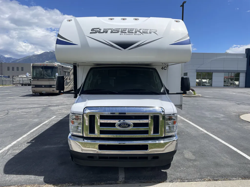 2021 Forest River Sunseeker 2440DS, Photos photo 4