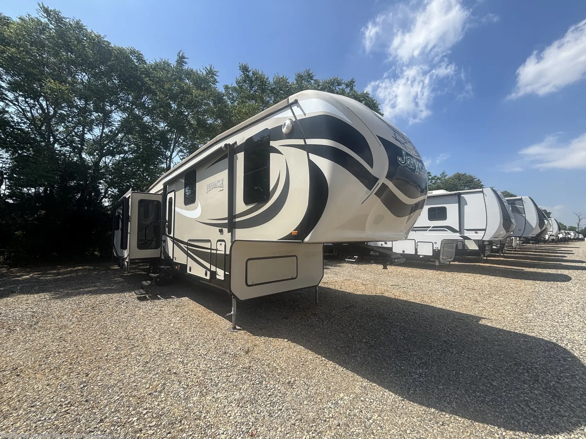 2015 Jayco Pinnacle 36RSQS - Photo 2