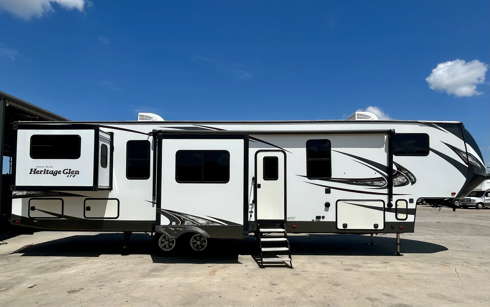 2018 Forest River Wildwood Heritage Glen 372RD