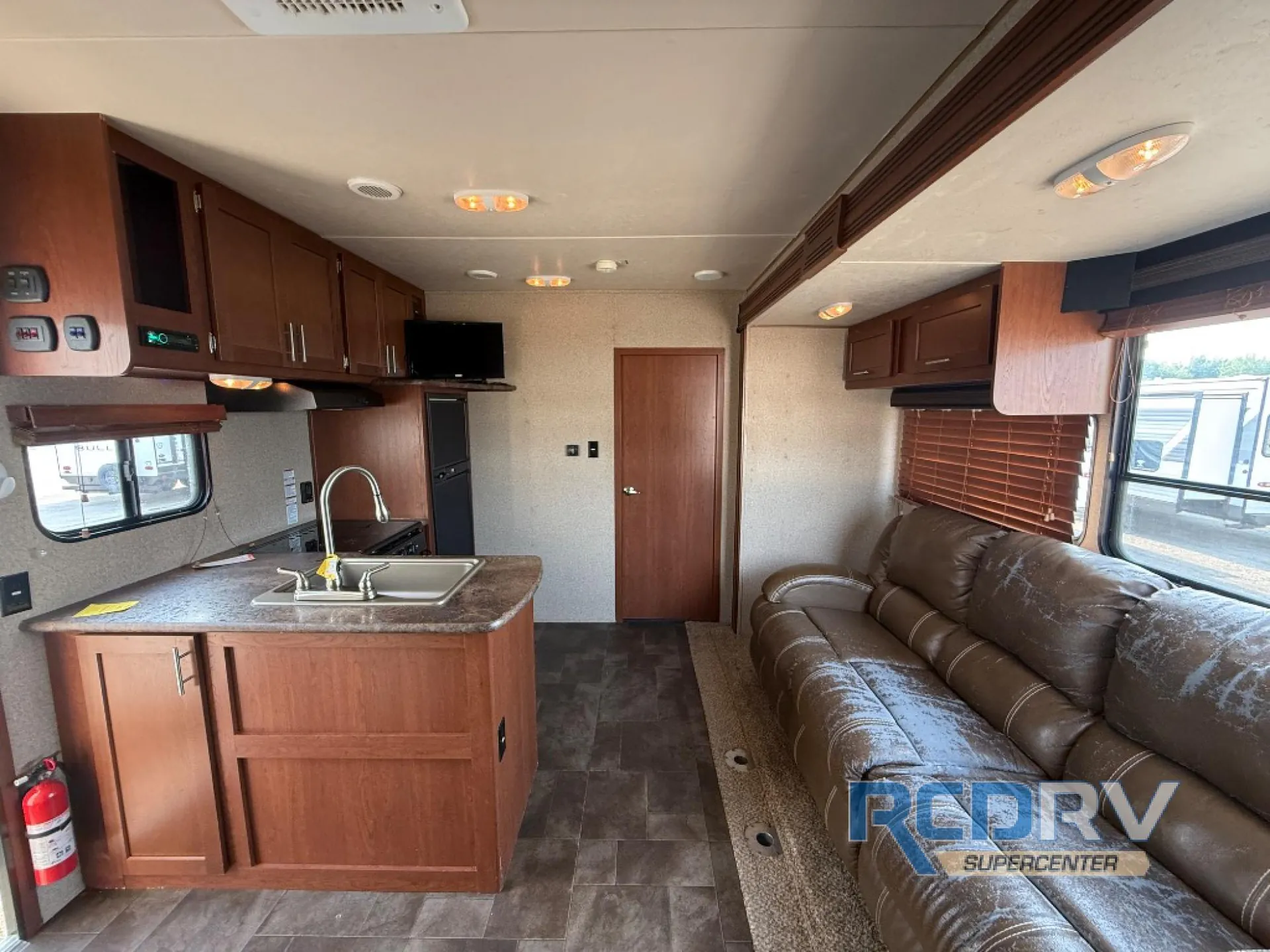 2016 Forest River Vengeance Super Sport 31V - Photo 4