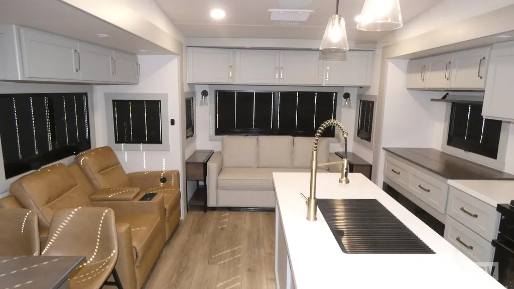 2024 Brinkley Model Z 3100, Photos photo 2