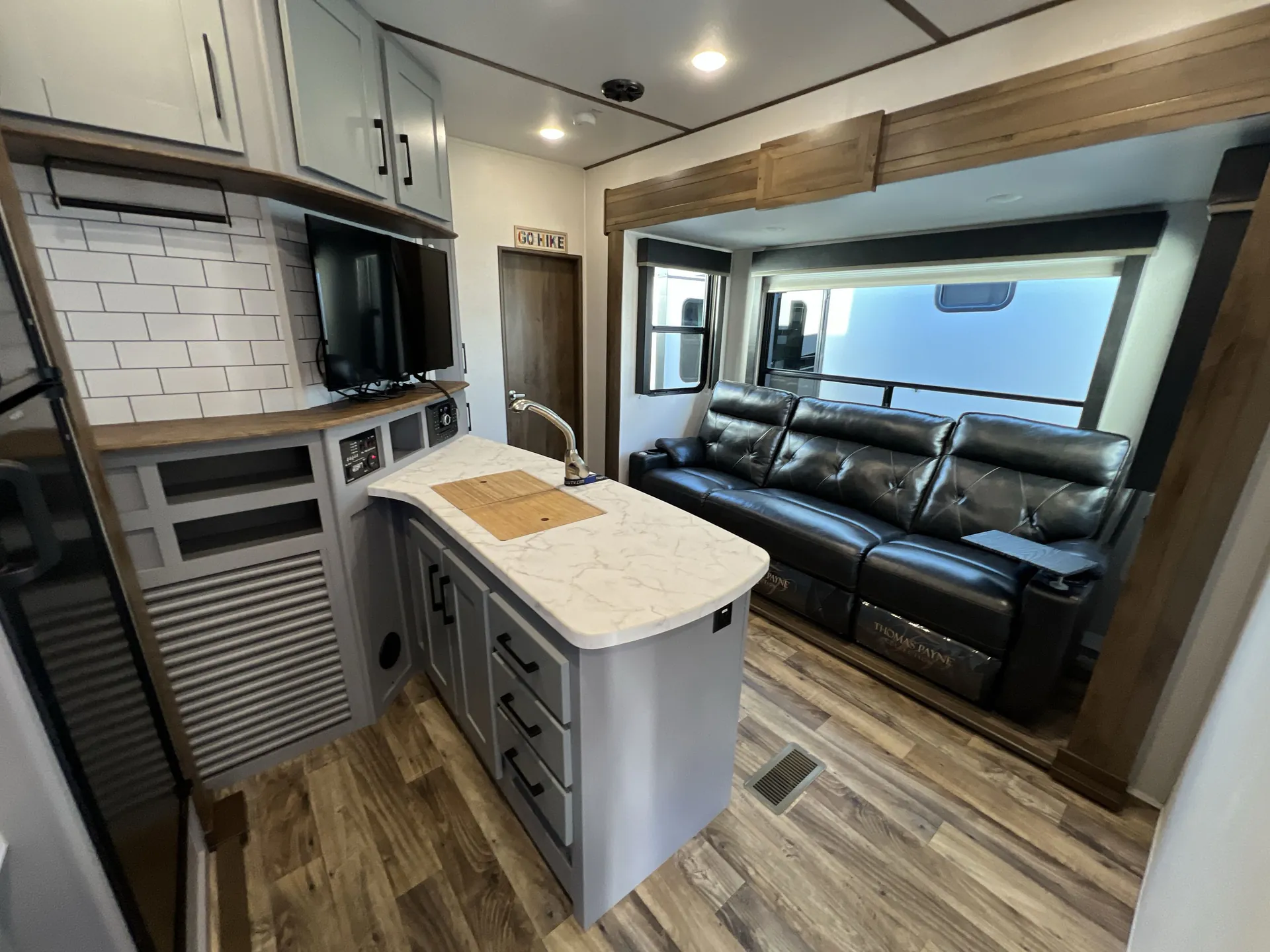 2020 Keystone Impact 332 — living area main
