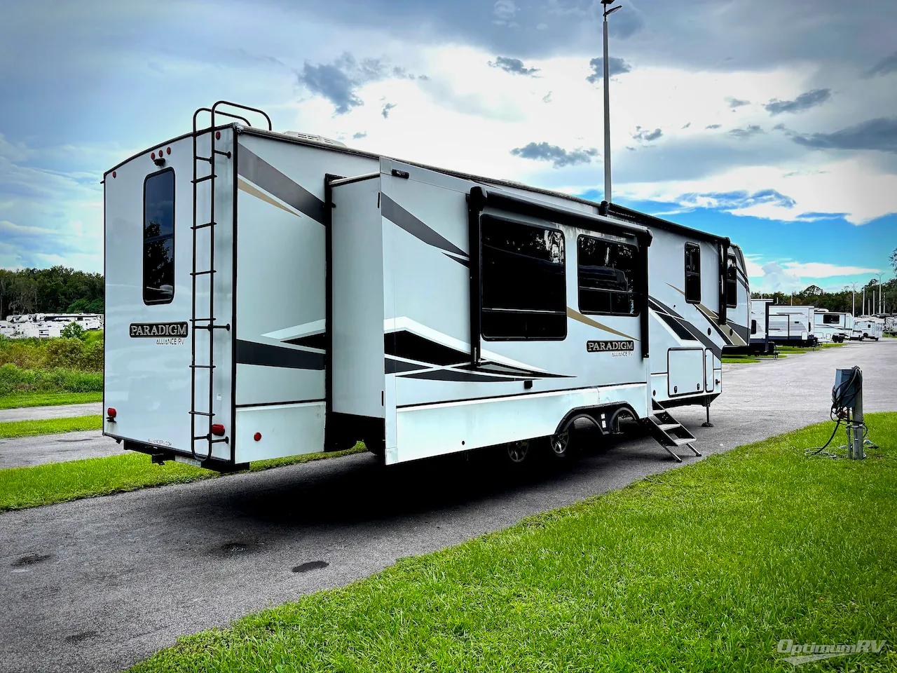 2021 Alliance RV Paradigm 372RK - Photo 3