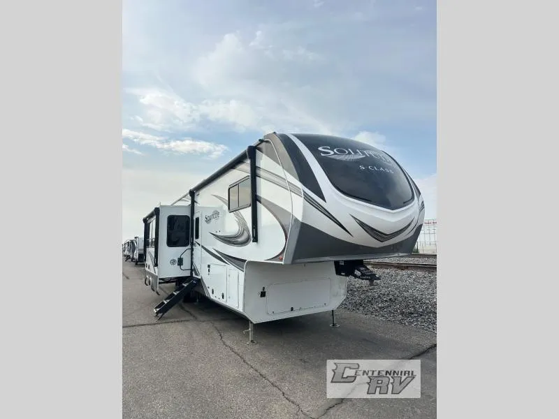 2023 Grand Design Solitude 3950BH - Photo 2