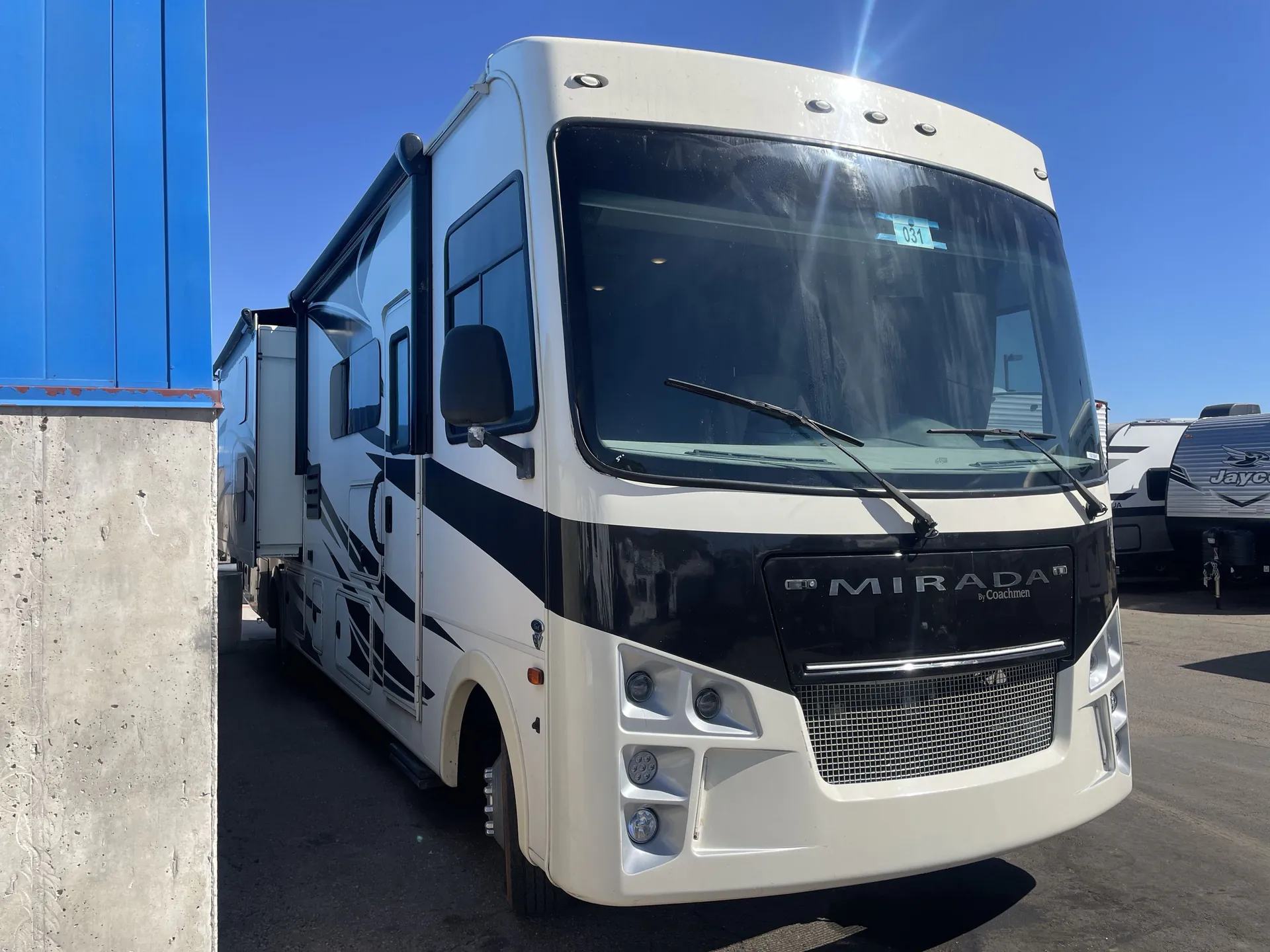 2022 Coachmen Mirada 35ES - Photo 2