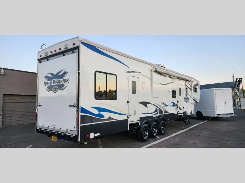 2011 Heartland Road Warrior Used    361 - Main photo